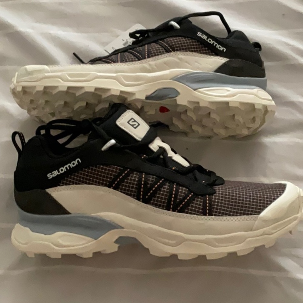 NIB Salomon trail shoes